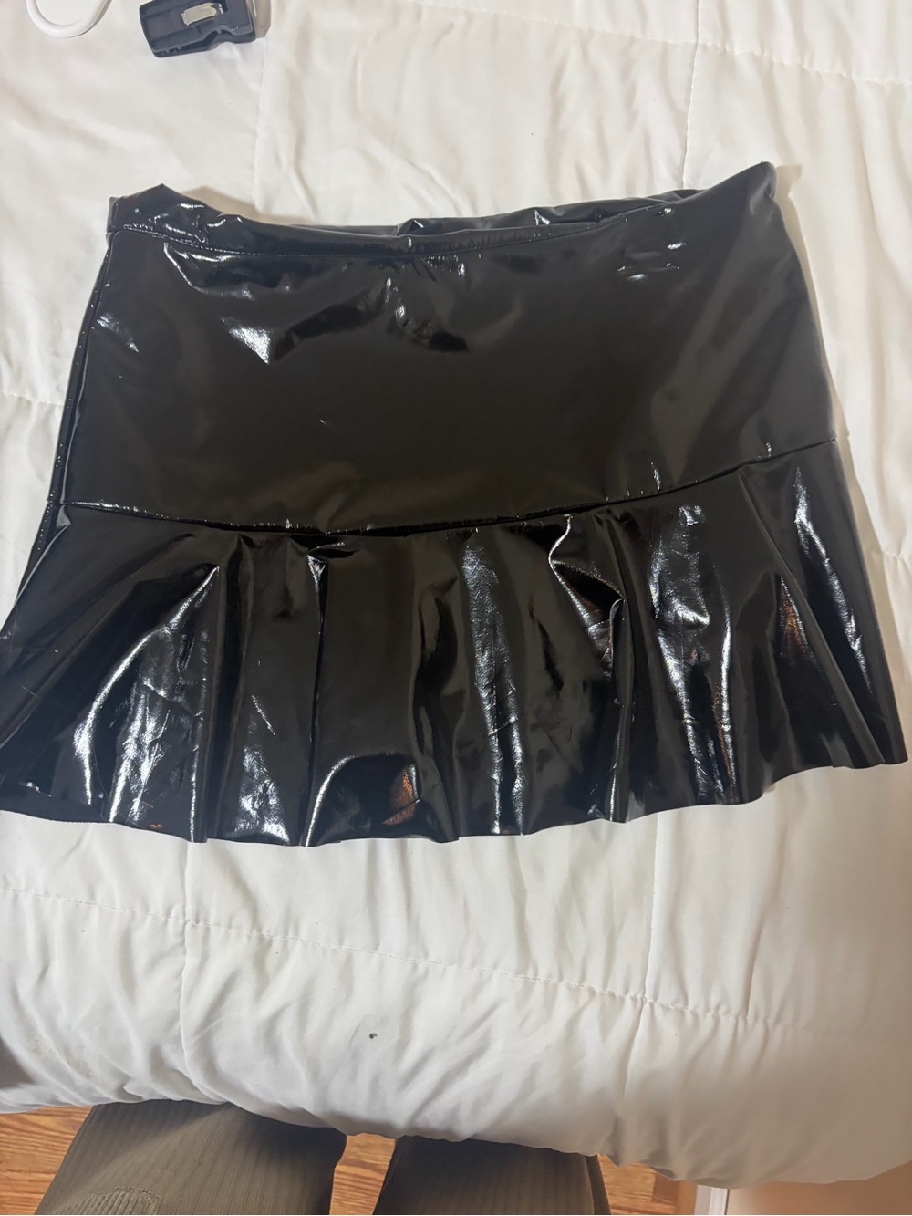 SHEIN Black Patent Faux-Leather Ruffle Mini Skirt - Picture 2 of 3